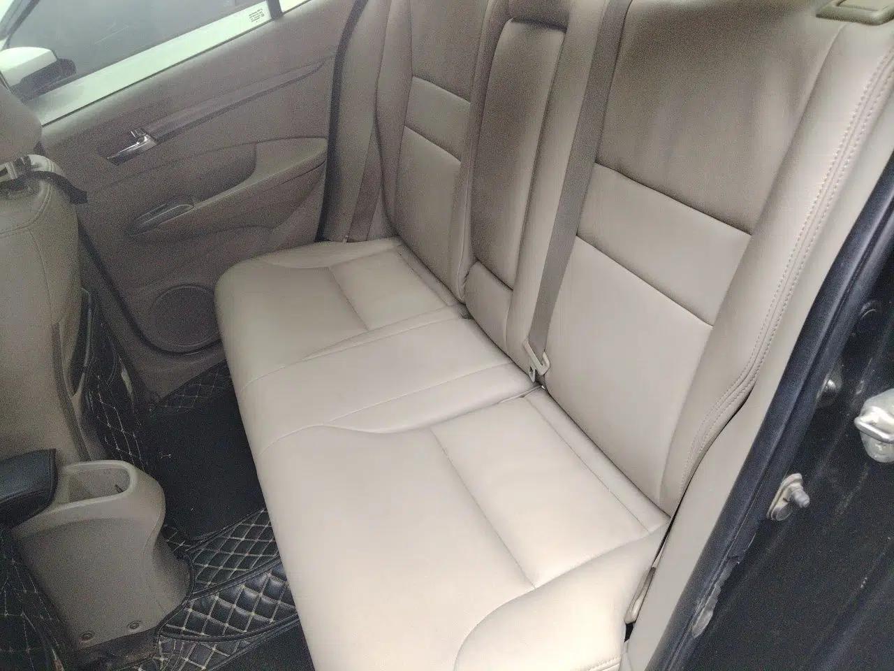 Honda City Classic 2012 1.5L manual Elite Edition — миниатюра 17