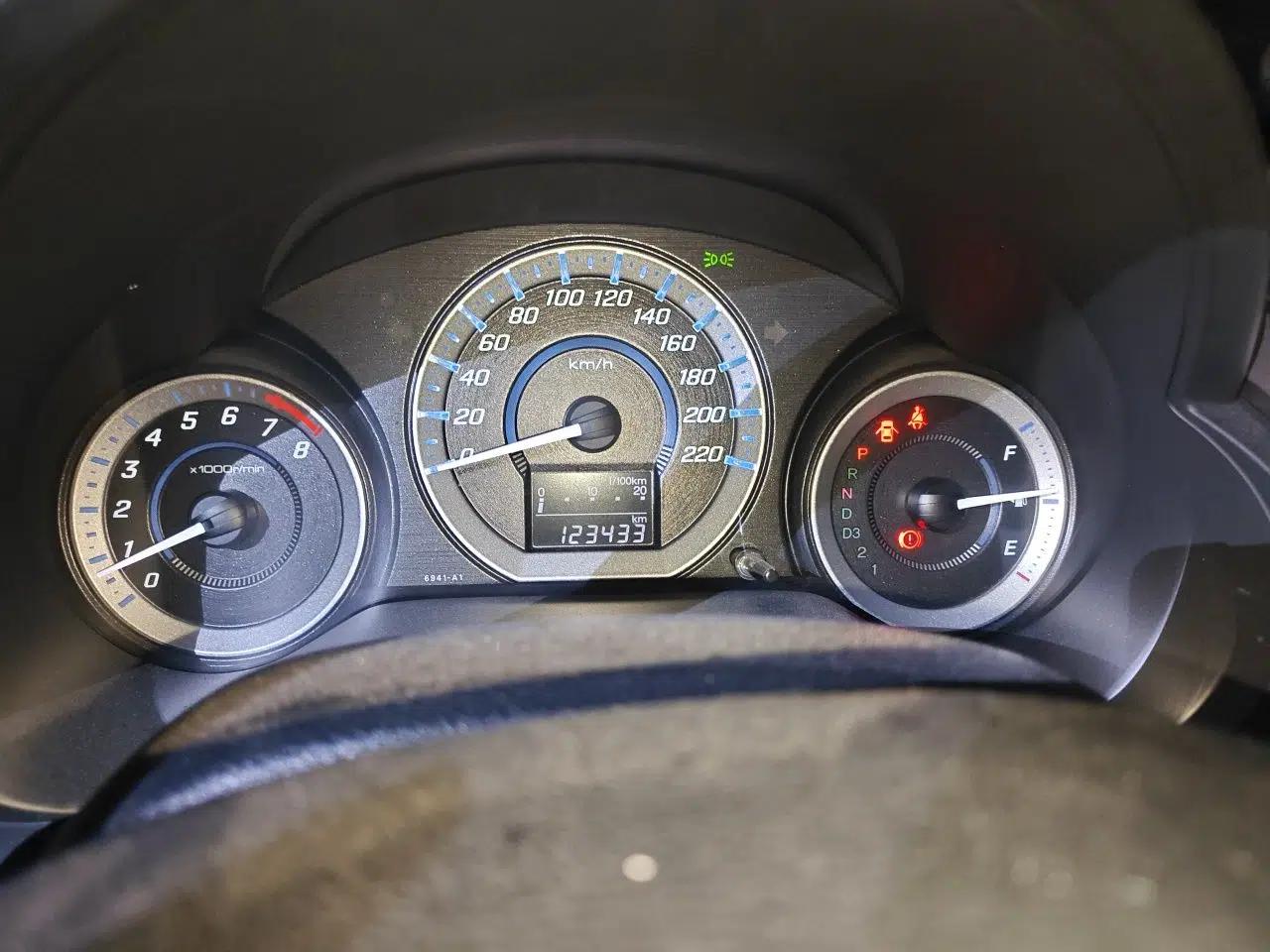 Honda City Classic 2014 Style 1.5L Automatic Elite Edition — миниатюра 11