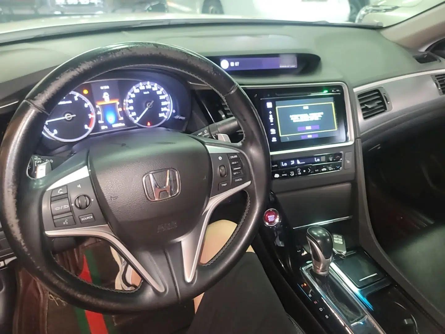 Honda Spirior 2015 2.4L Prestige Edition — миниатюра 12