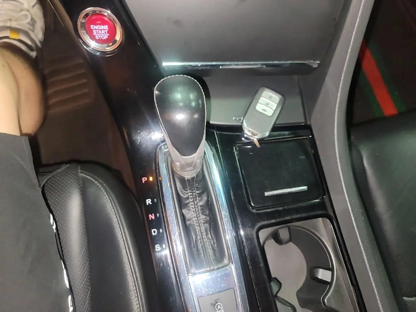 Honda Spirior 2015 2.4L Prestige Edition — миниатюра 16