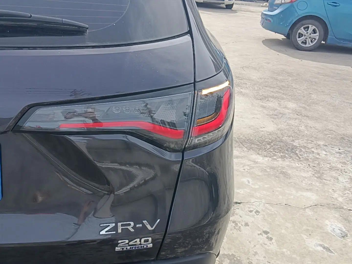 Honda ZR-V 2022 1.5T CVT Elite Edition — миниатюра 9