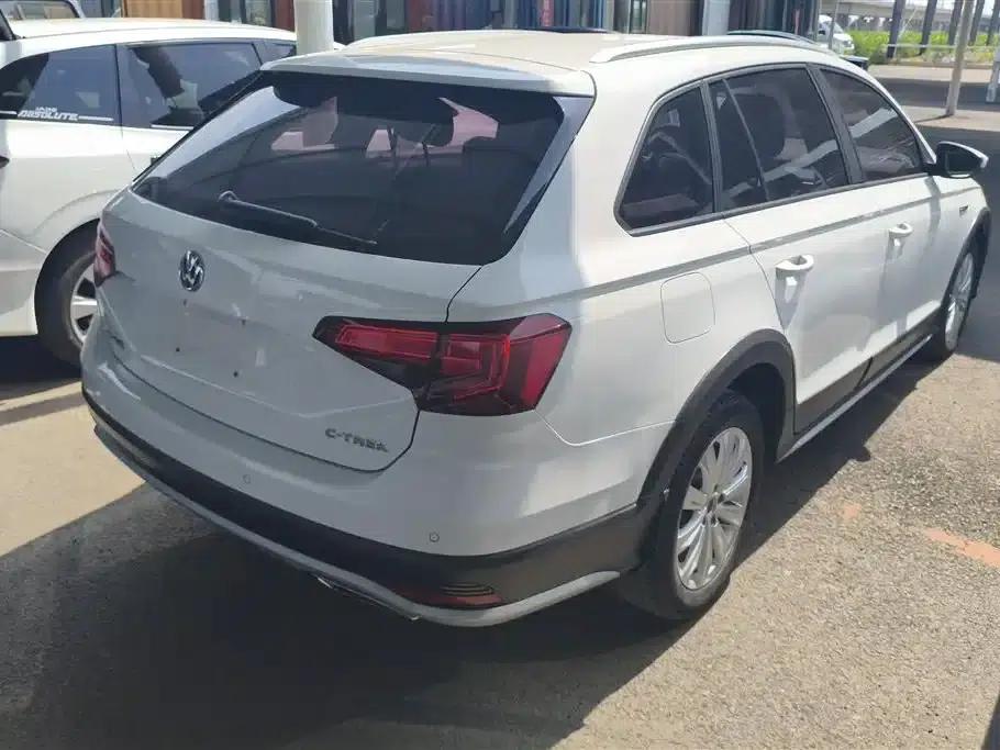 C-TREK 2018 1.5L Automatic Fashion Model — миниатюра 3