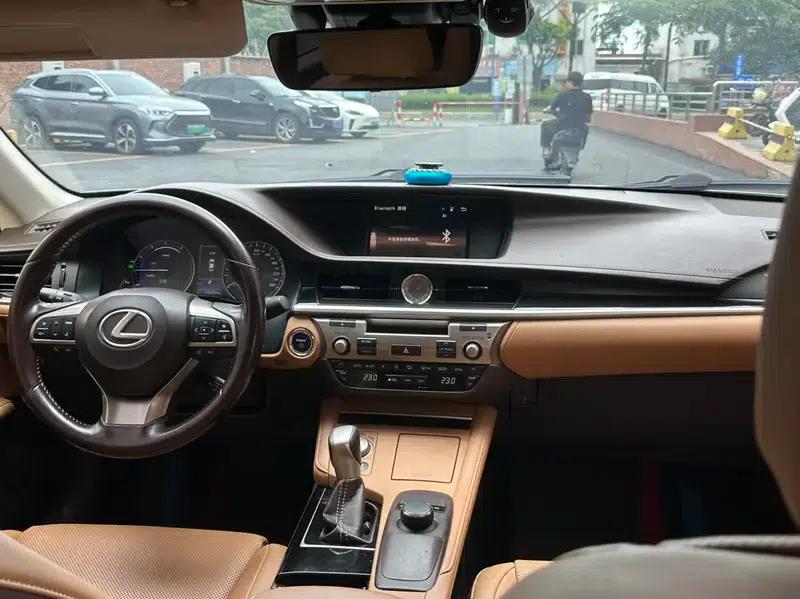 Lexus ES 2015 300h Comfort Edition — миниатюра 11
