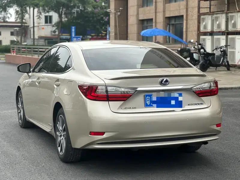 Lexus ES 2015 300h Comfort Edition — миниатюра 4