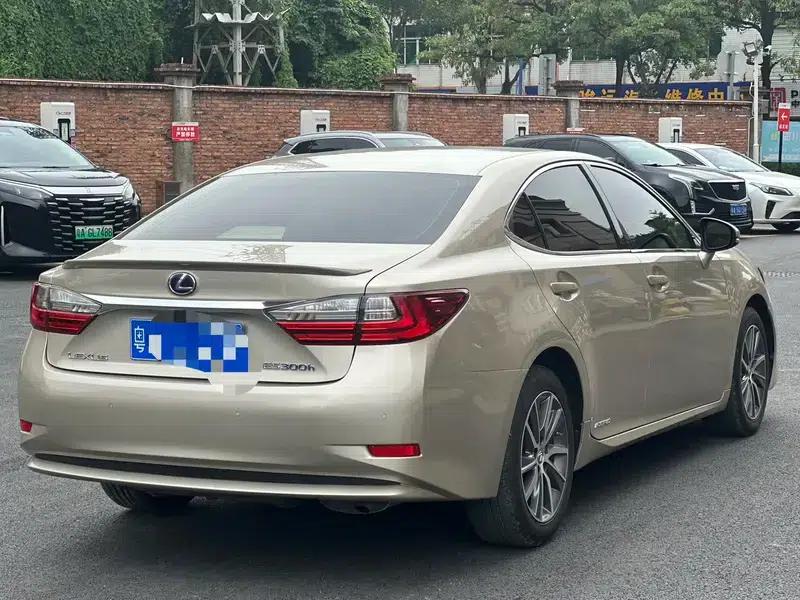 Lexus ES 2015 300h Comfort Edition — миниатюра 6