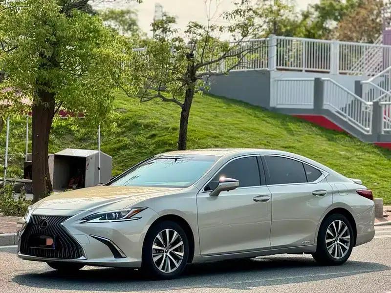 Lexus ES 2020 300h Premium Edition (China VI Emission Standard) — миниатюра 1