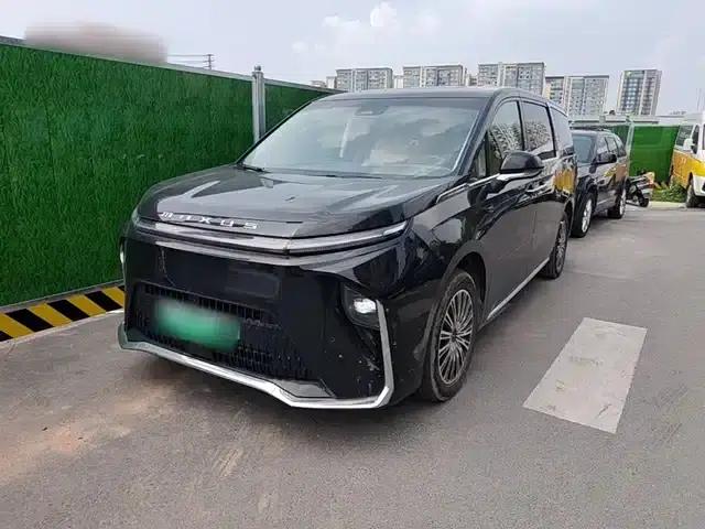 Everyone 9 2024 Super Hybrid Long Range Mountain Edition 7-Seater