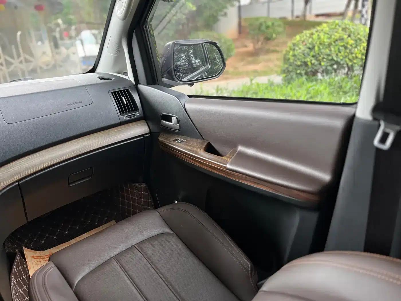 Lingzhi PLUS 2021 2.0L Manual Deluxe 7-Seater — миниатюра 19