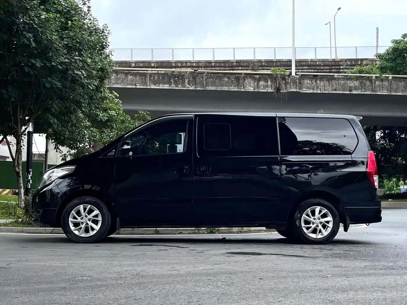 Lingzhi PLUS 2021 2.0L Manual Deluxe 7-Seater — миниатюра 3