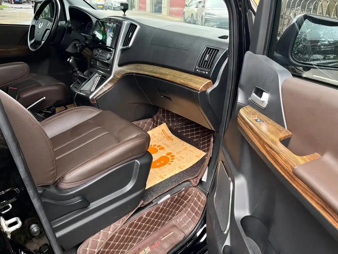 Lingzhi PLUS 2021 2.0L Manual Deluxe 7-Seater — миниатюра 24