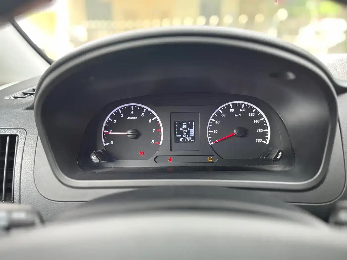 Lingzhi PLUS 2021 2.0L Manual Deluxe 7-Seater — миниатюра 27