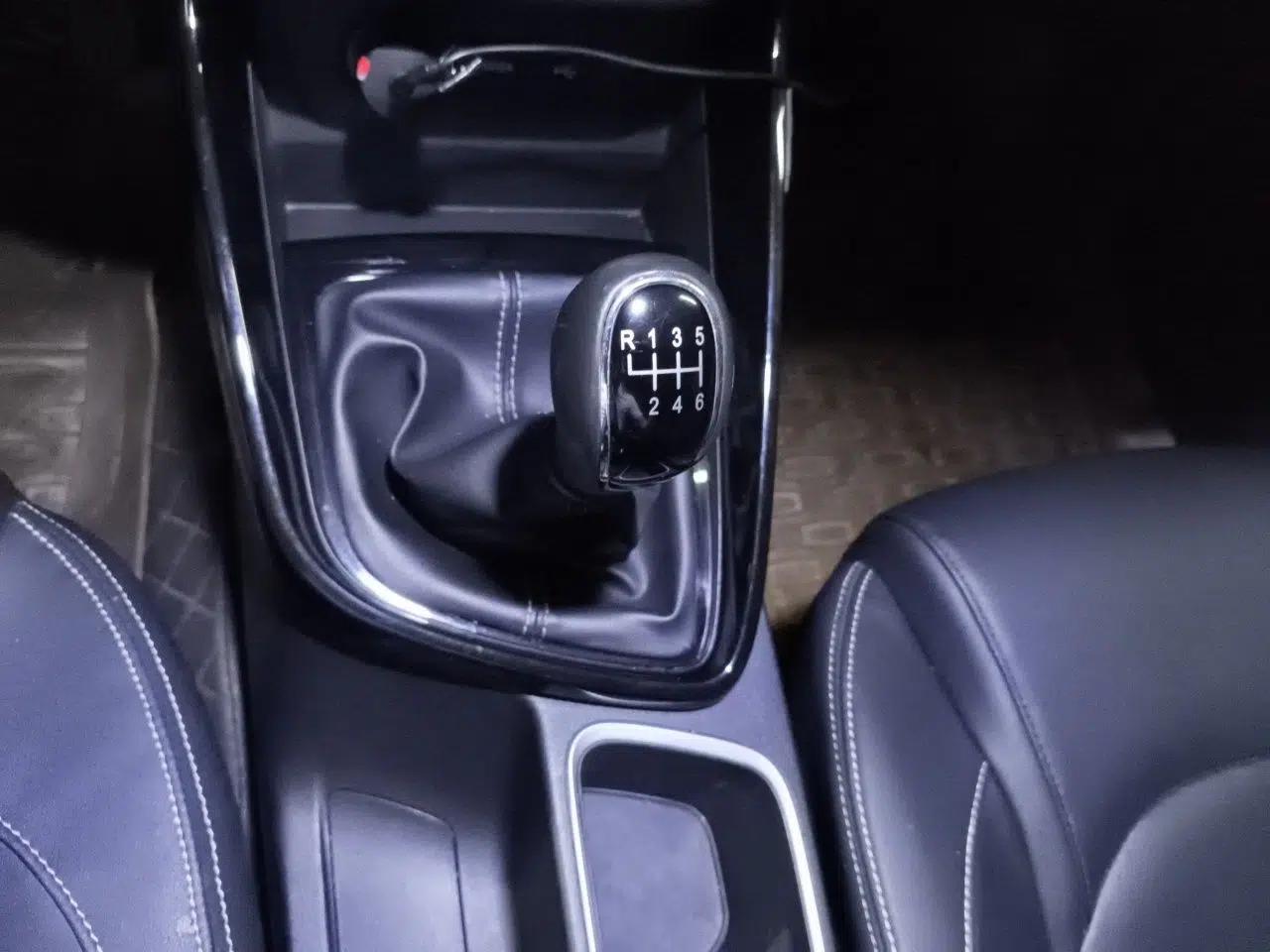 Baojun 530 2020 1.5T Manual Luxury Version 6 Seats — миниатюра 11