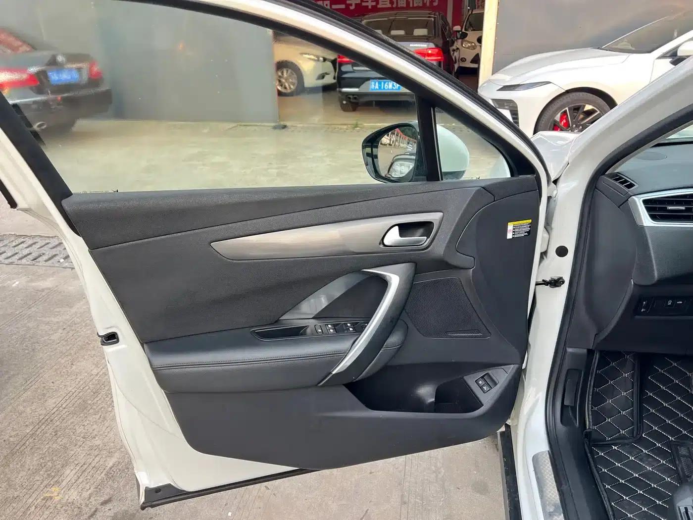 DS 6 2016 1.6T Luxury Edition THP160 — миниатюра 6