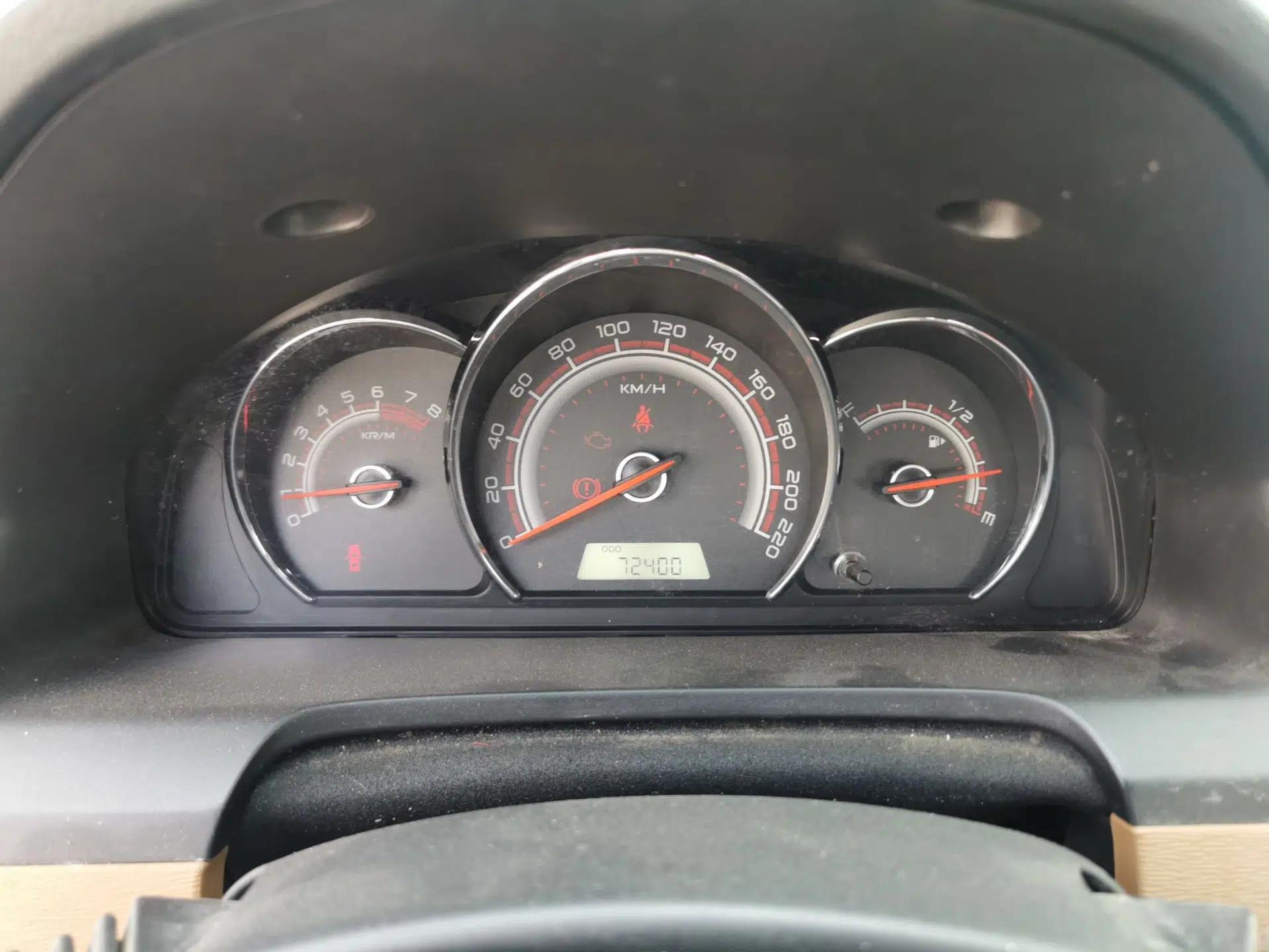Baojun 630 2013 1.5L manual Elite version — миниатюра 11