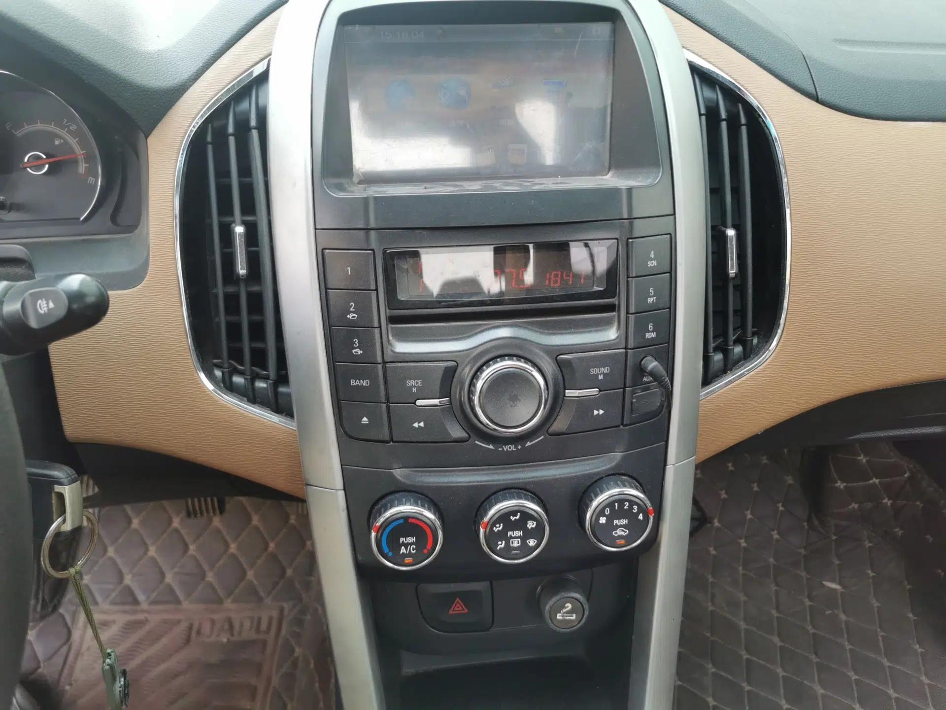 Baojun 630 2013 1.5L manual Elite version — миниатюра 13