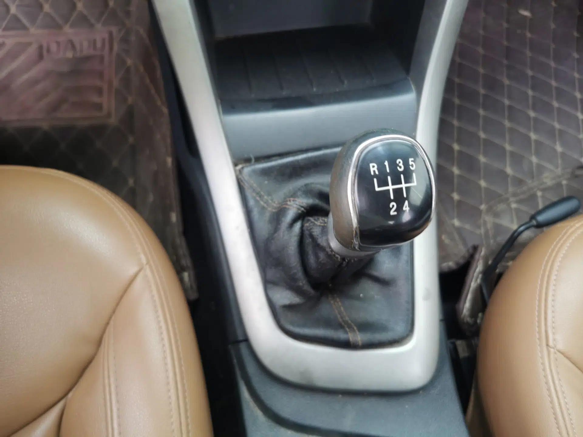 Baojun 630 2013 1.5L manual Elite version — миниатюра 14