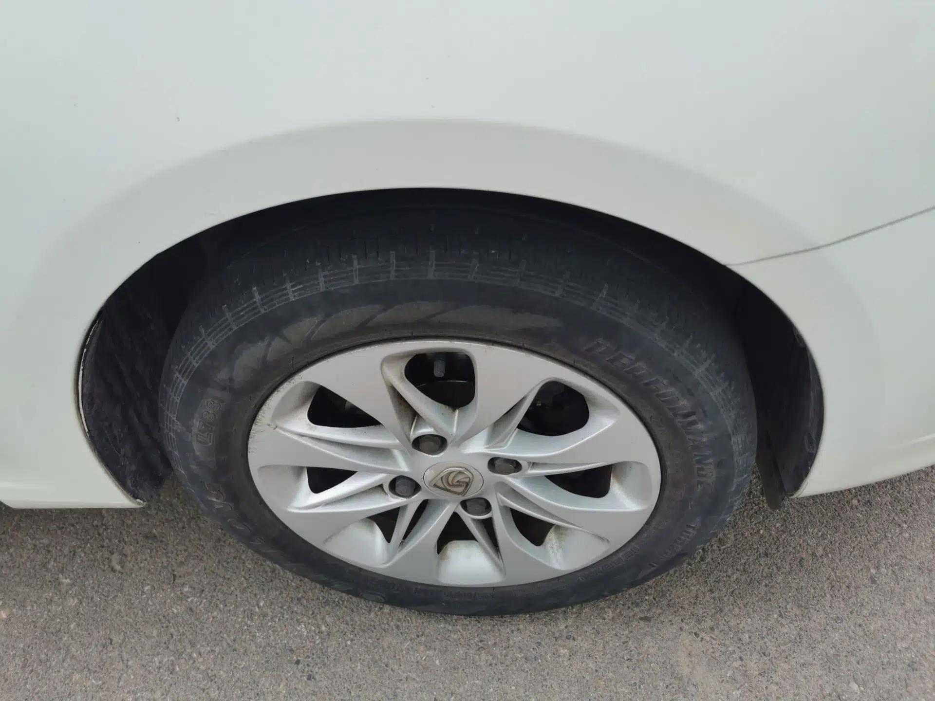 Baojun 630 2013 1.5L manual Elite version — миниатюра 8
