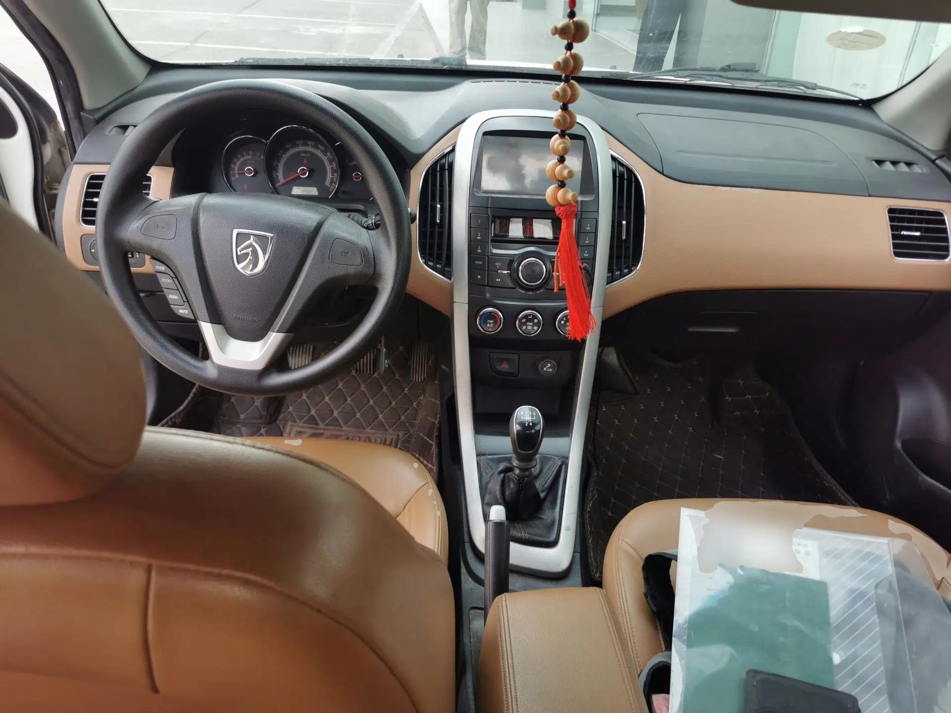 Baojun 630 2013 1.5L manual Elite version — миниатюра 9