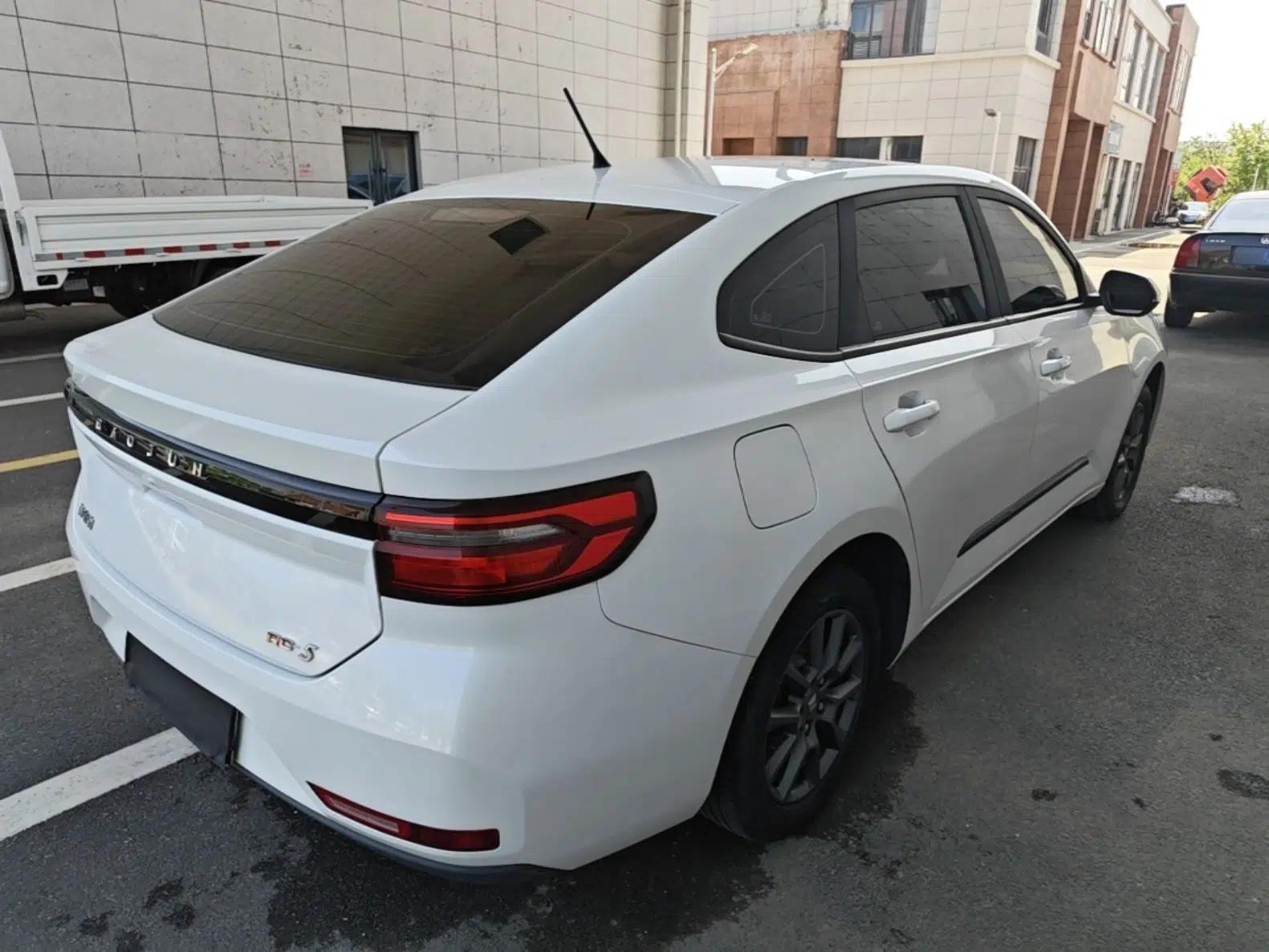 Baojun RC-5 2020 1.5L Manual Zhiyao Elite Edition — миниатюра 6