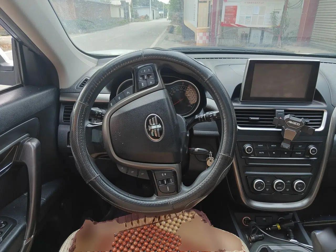 Bestune X80 2017 2.0L Manual Luxury Edition — миниатюра 10