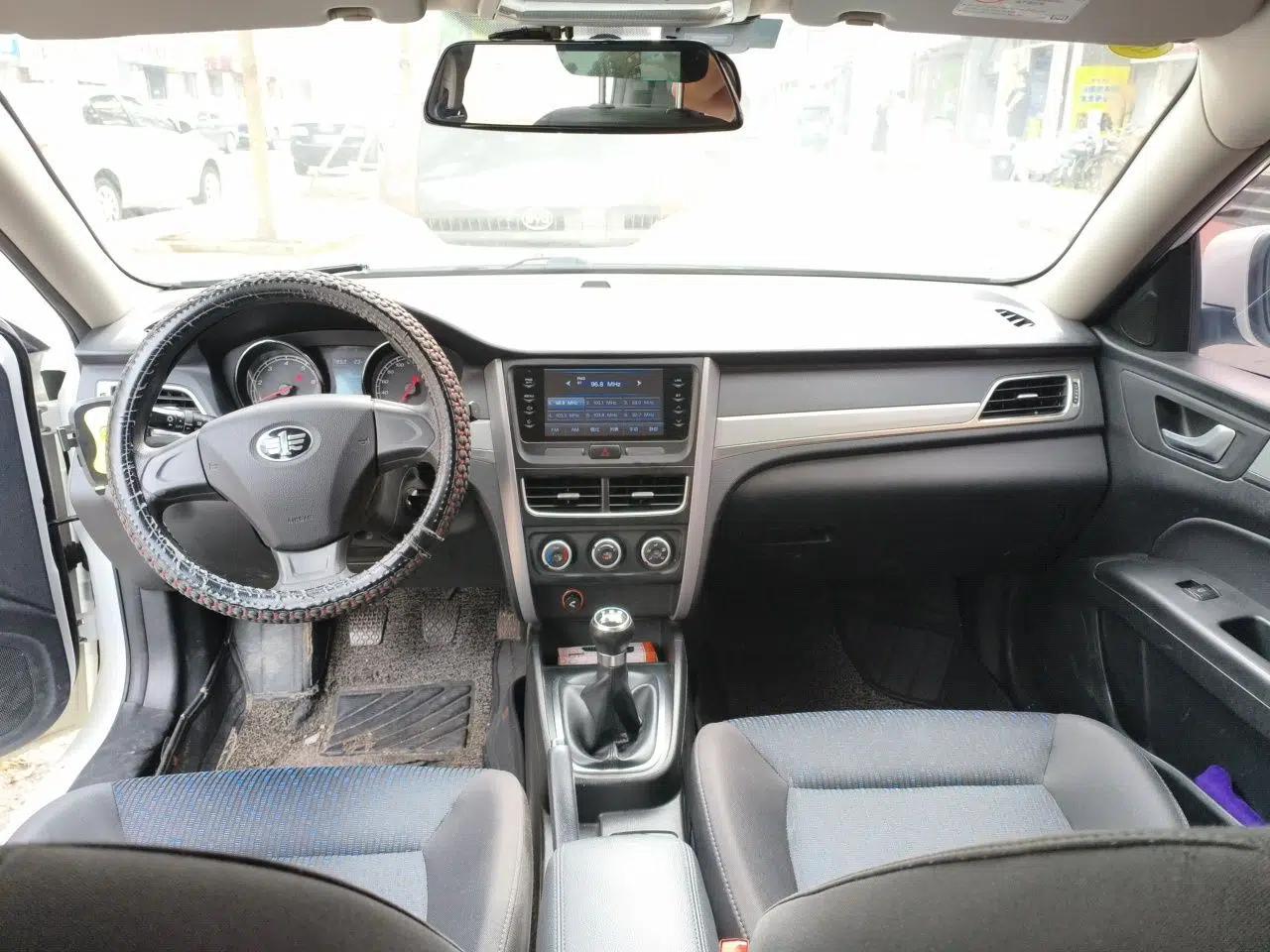Bestune B30 2017 1.6L manual Comfort trim level — миниатюра 9