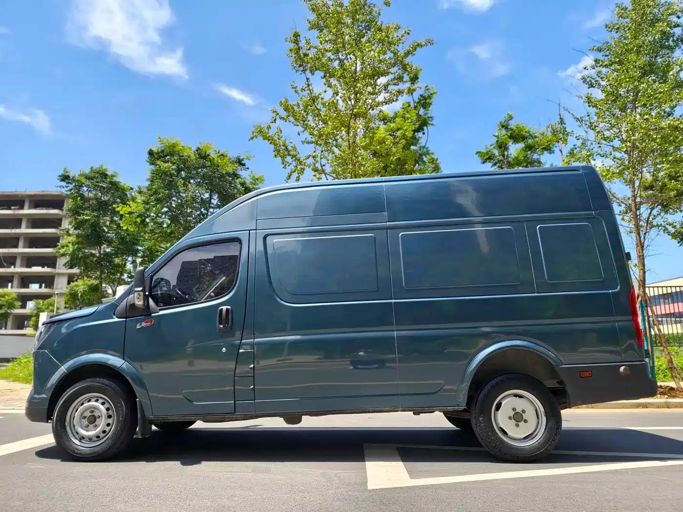 Yufeng 2023 V9+ 2.3T Manual Front-Wheel Drive Van Long Wheelbase High Roof 3-Seater — миниатюра 4