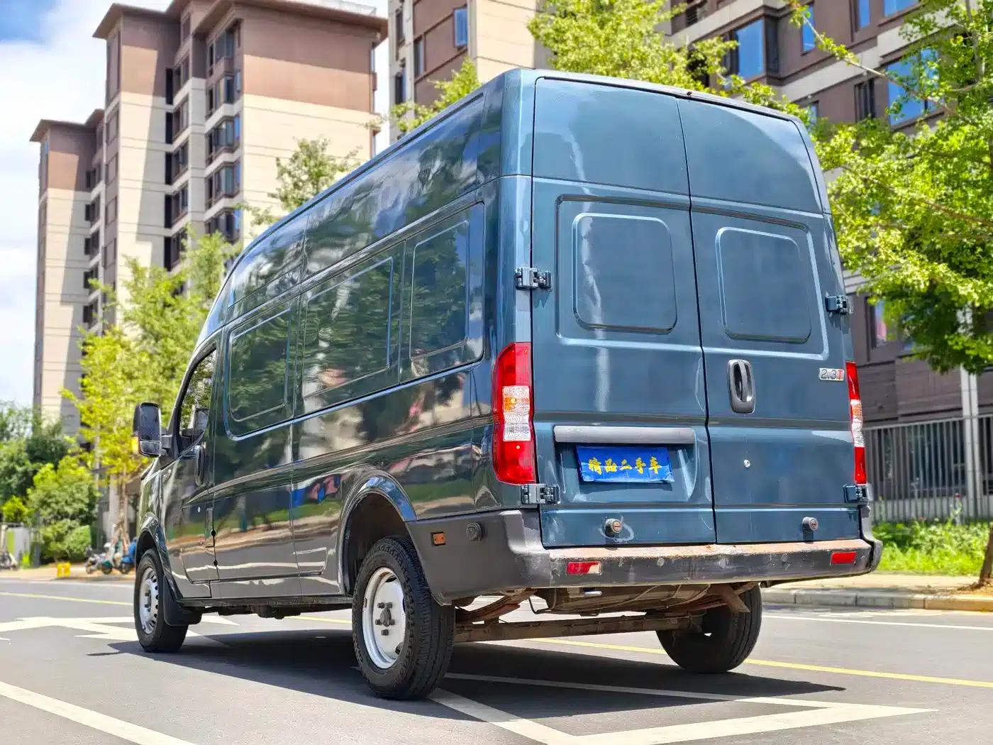 Yufeng 2023 V9+ 2.3T Manual Front-Wheel Drive Van Long Wheelbase High Roof 3-Seater — миниатюра 7