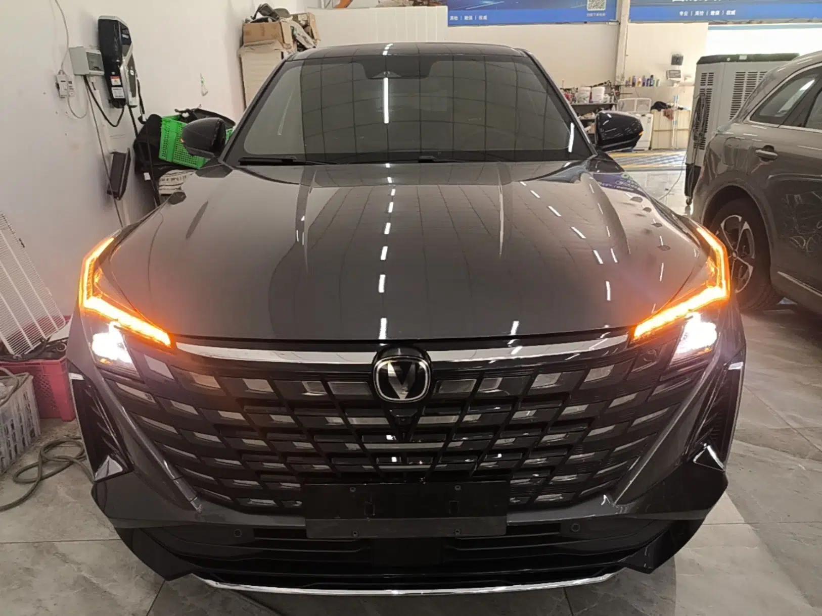CHANGAN UNI-Z New Energy 2024 Blue Whale Smart Electric iDD 125km Excellence Model — миниатюра 2