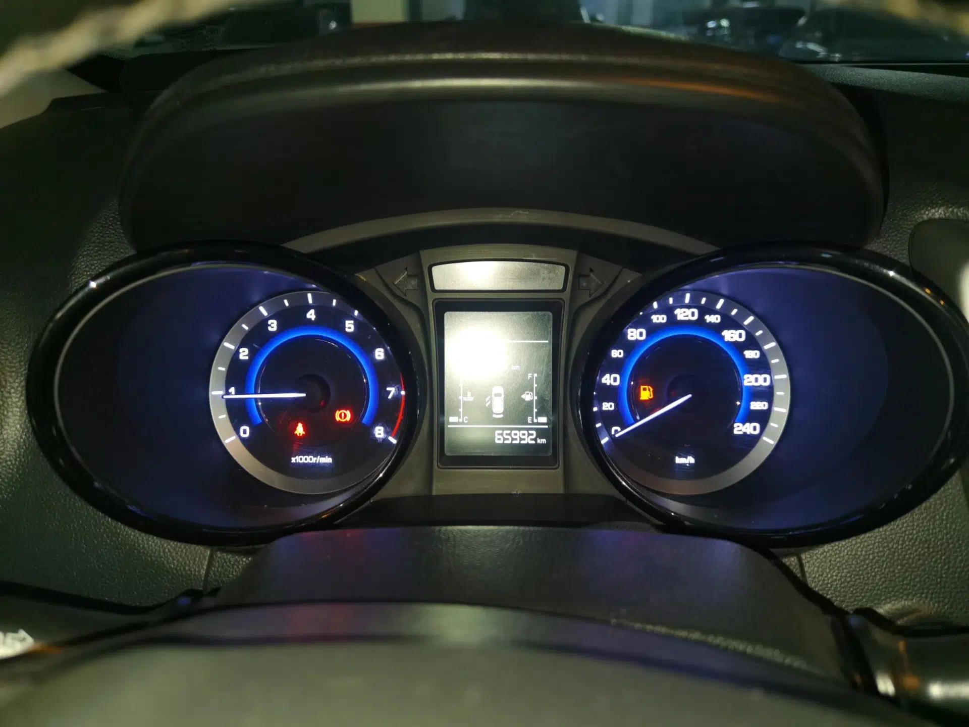 CHANGAN CS15 2016 1.5L Manual Fashion Edition — миниатюра 11