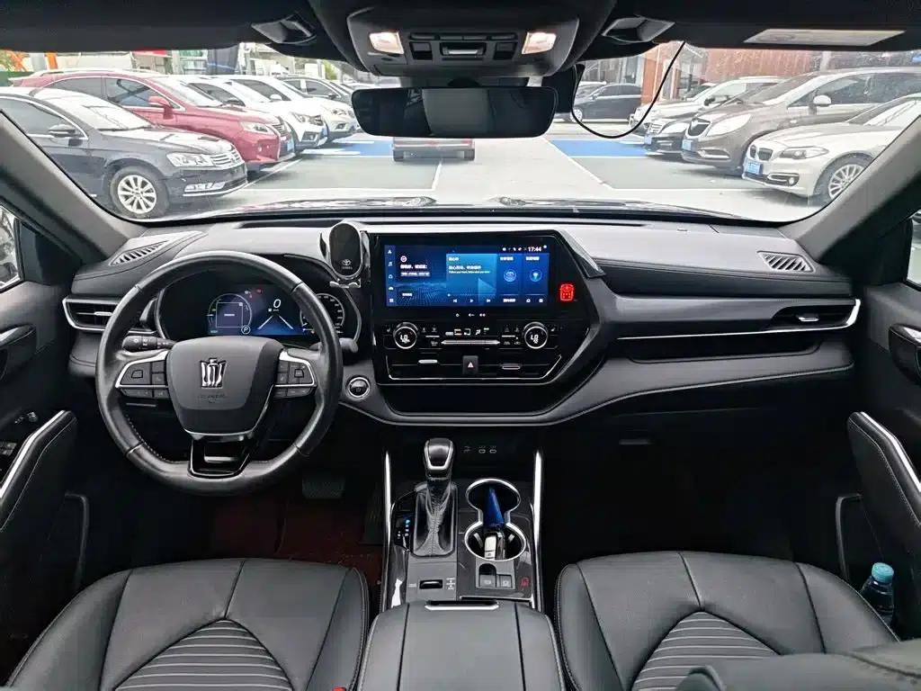 Crown Land Cruiser 2024 2.5L HEV 4WD Premium Edition — миниатюра 5