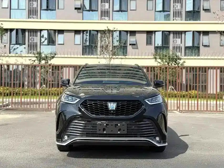 Crown Land Cruiser 2022 2.5L HEV 4WD Flagship Edition — миниатюра 2