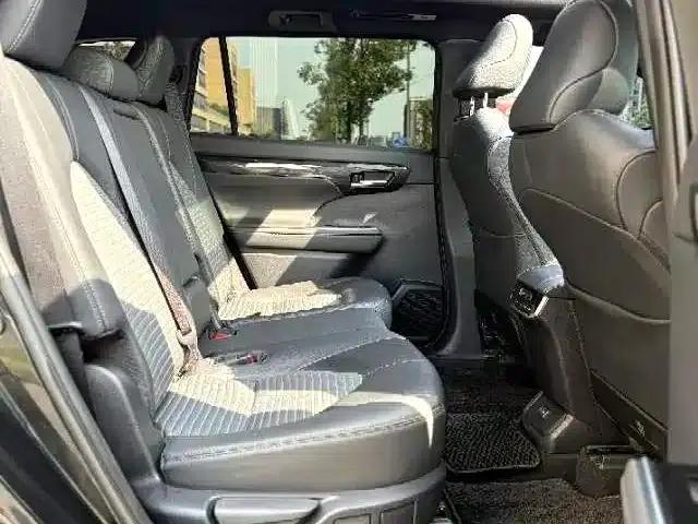 Crown Land Cruiser 2022 2.5L HEV 4WD Flagship Edition — миниатюра 6