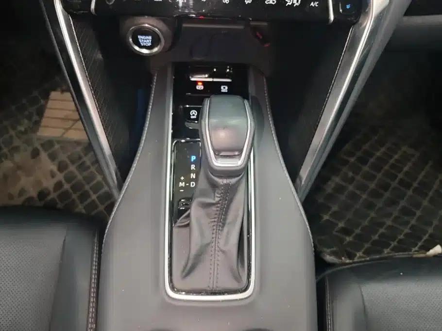 Venza 2023 2.0L CVT 2WD Premium Edition — миниатюра 16