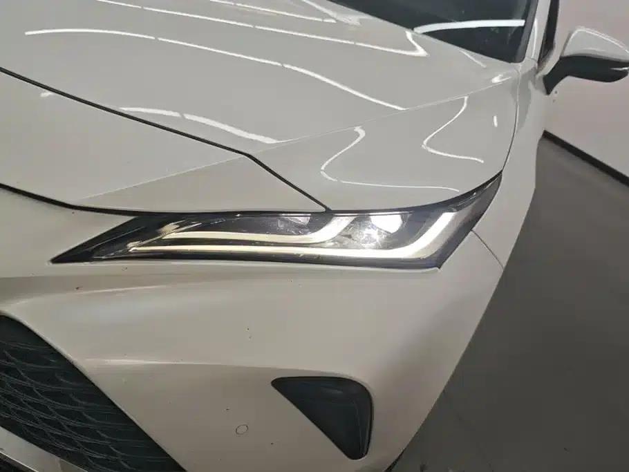 Venza 2023 2.0L CVT 2WD Premium Edition — миниатюра 5