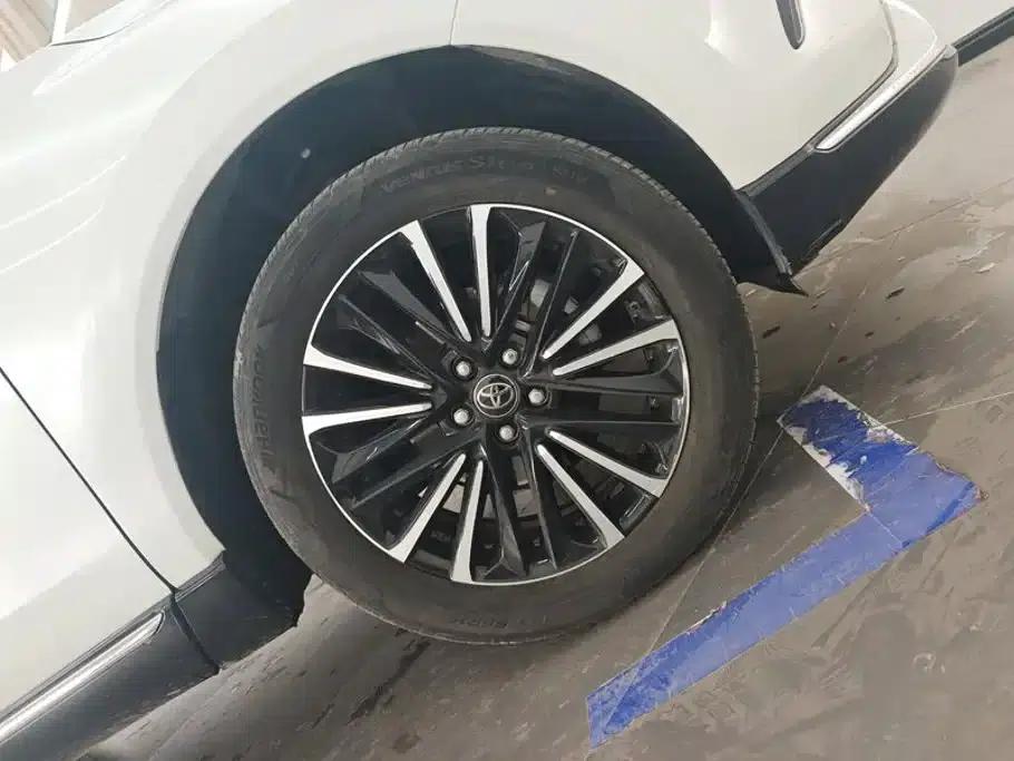 Venza 2023 2.0L CVT 2WD Premium Edition — миниатюра 6