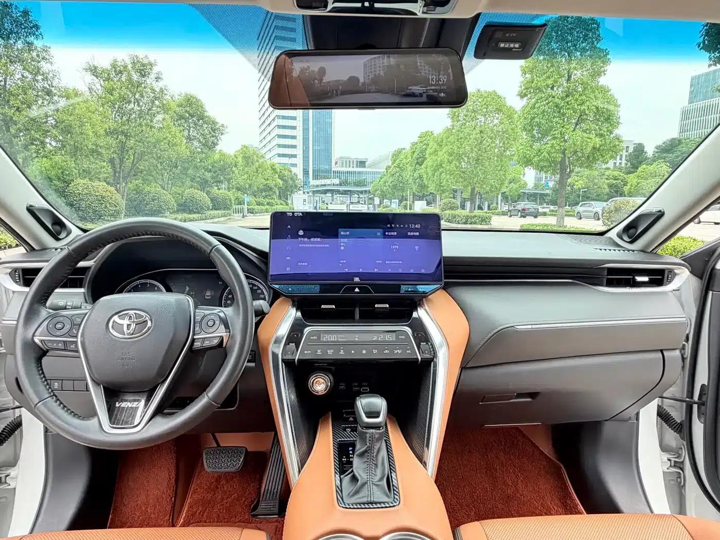 Venza 2022 2.0L CVT 2WD Premium Edition — миниатюра 11