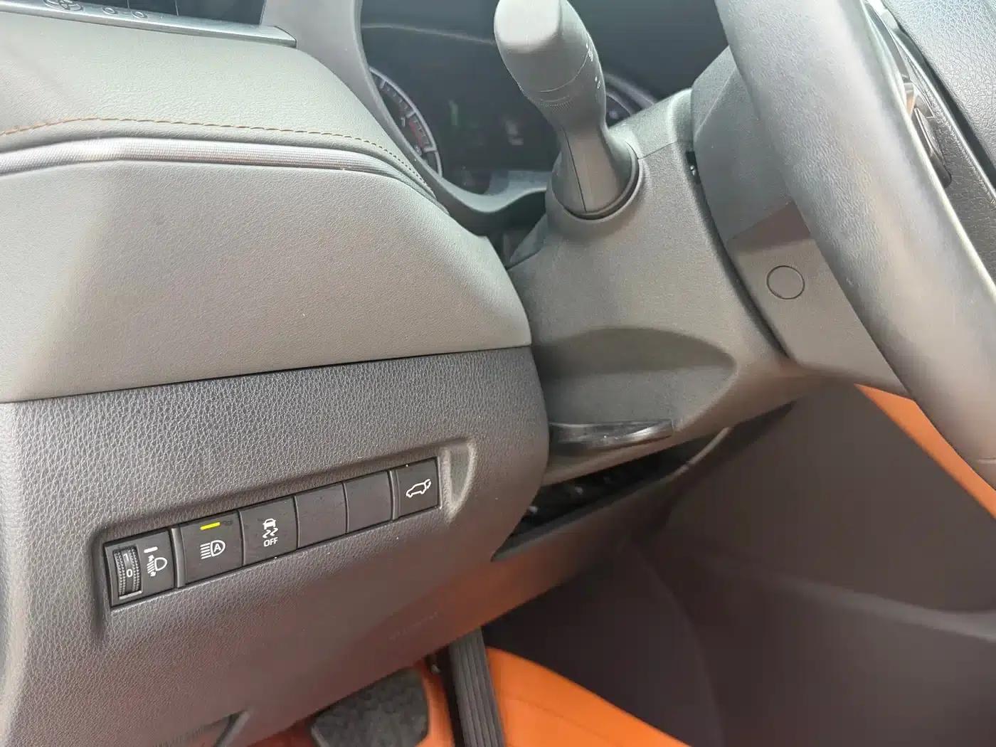 Venza 2022 2.0L CVT 2WD Premium Edition — миниатюра 16