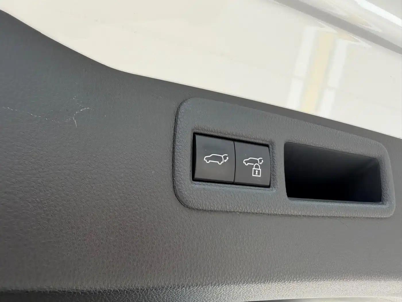 Venza 2022 2.0L CVT 2WD Premium Edition — миниатюра 17