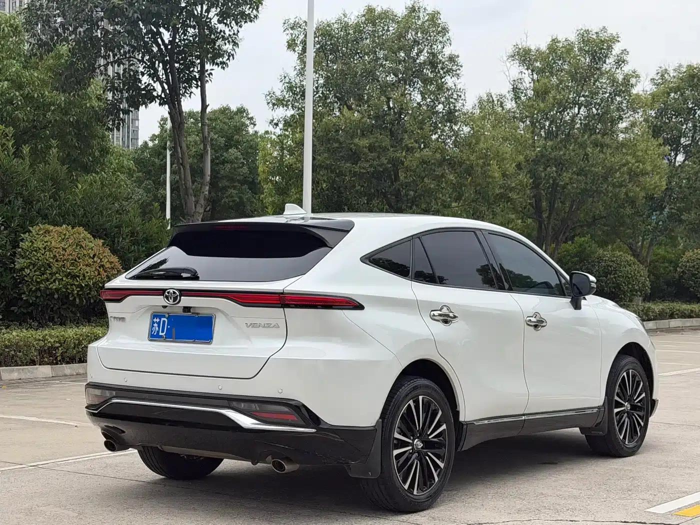 Venza 2022 2.0L CVT 2WD Premium Edition — миниатюра 4