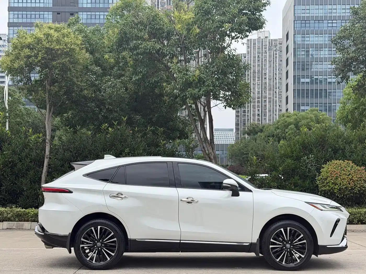 Venza 2022 2.0L CVT 2WD Premium Edition — миниатюра 6