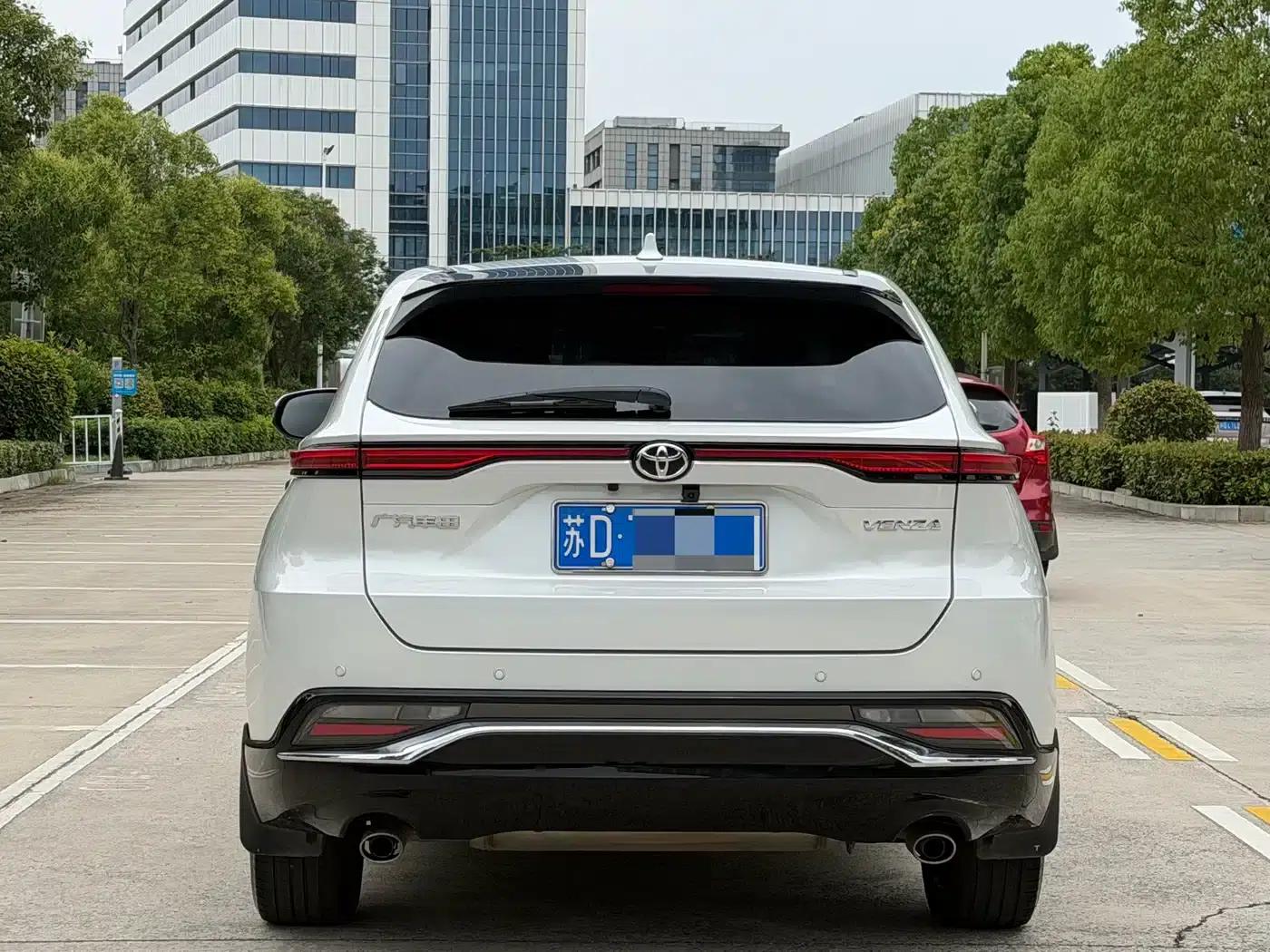 Venza 2022 2.0L CVT 2WD Premium Edition — миниатюра 7
