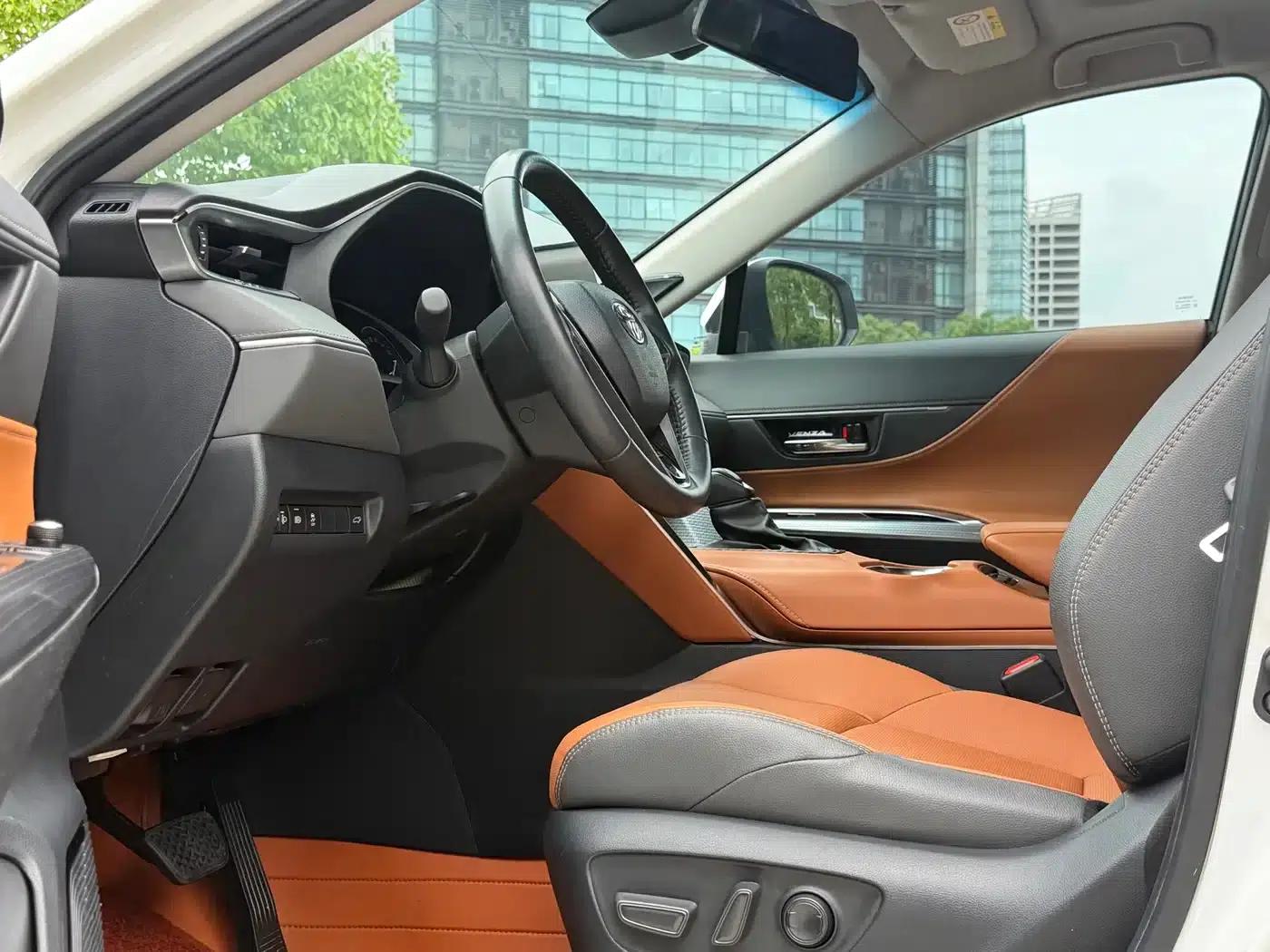 Venza 2022 2.0L CVT 2WD Premium Edition — миниатюра 8