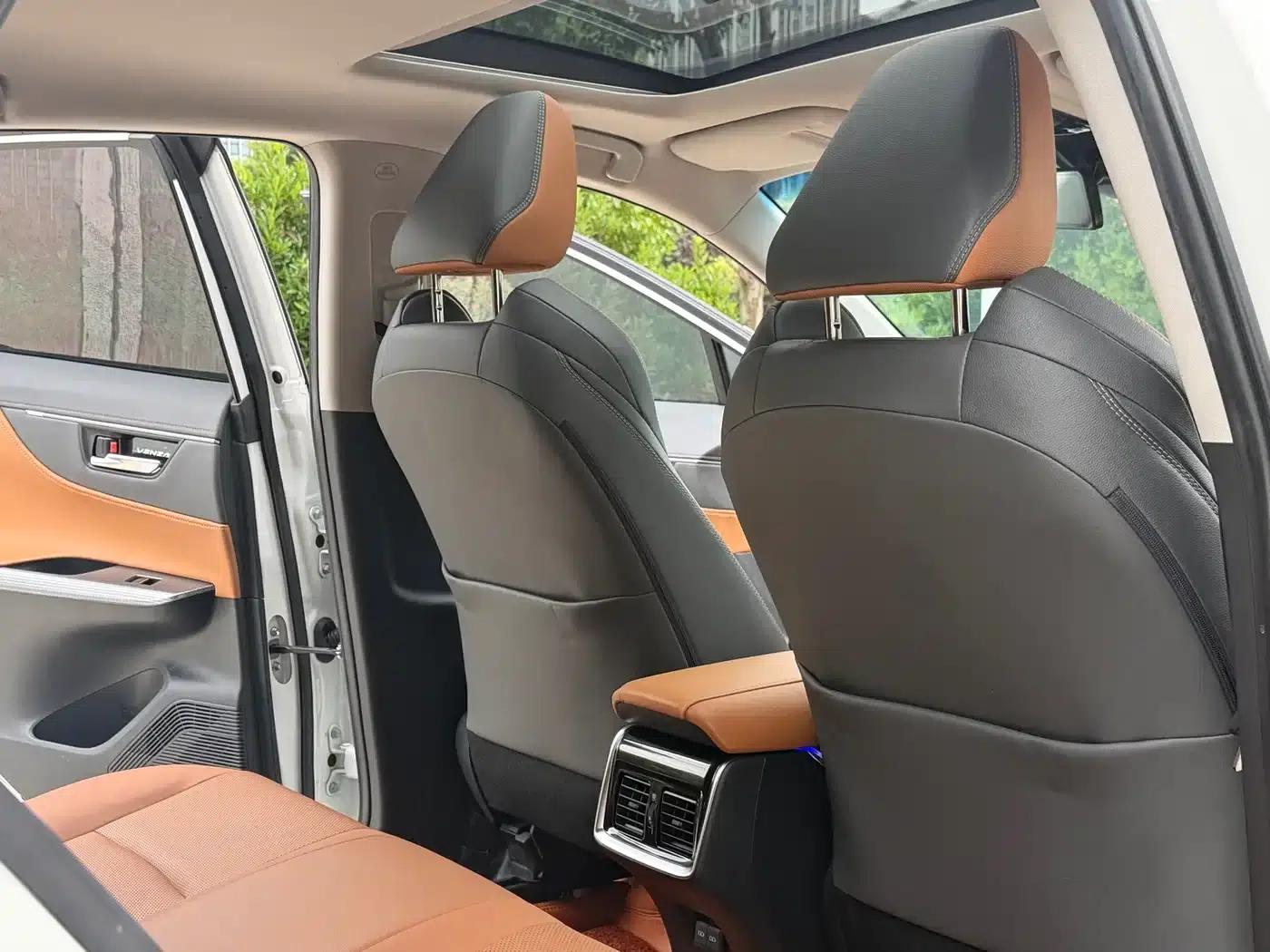 Venza 2022 2.0L CVT 2WD Premium Edition — миниатюра 10