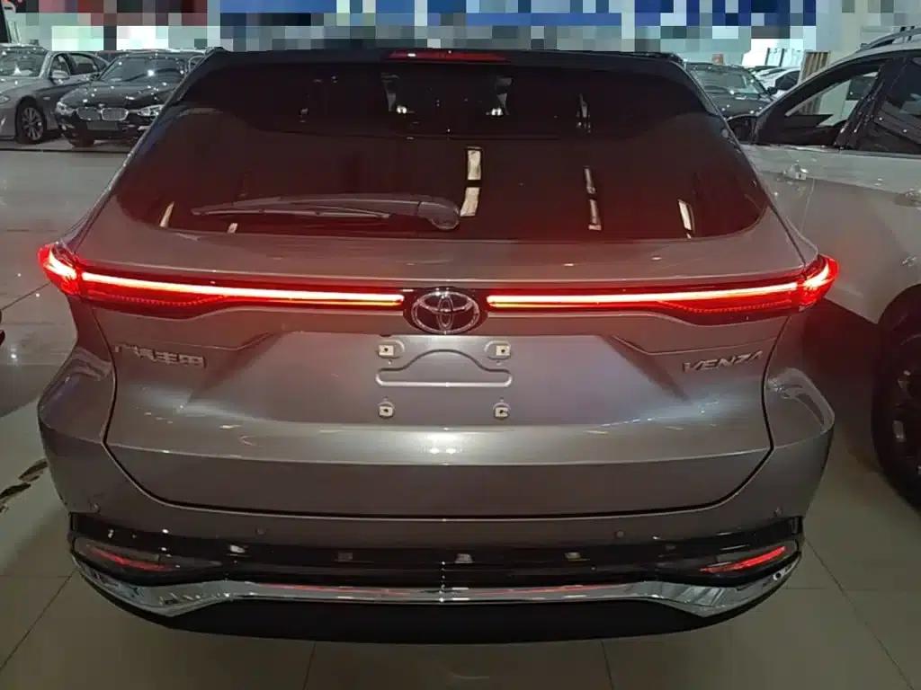 Venza 2022 2.0L CVT 2WD Premium Edition — миниатюра 6