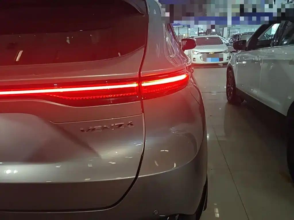 Venza 2022 2.0L CVT 2WD Premium Edition — миниатюра 8