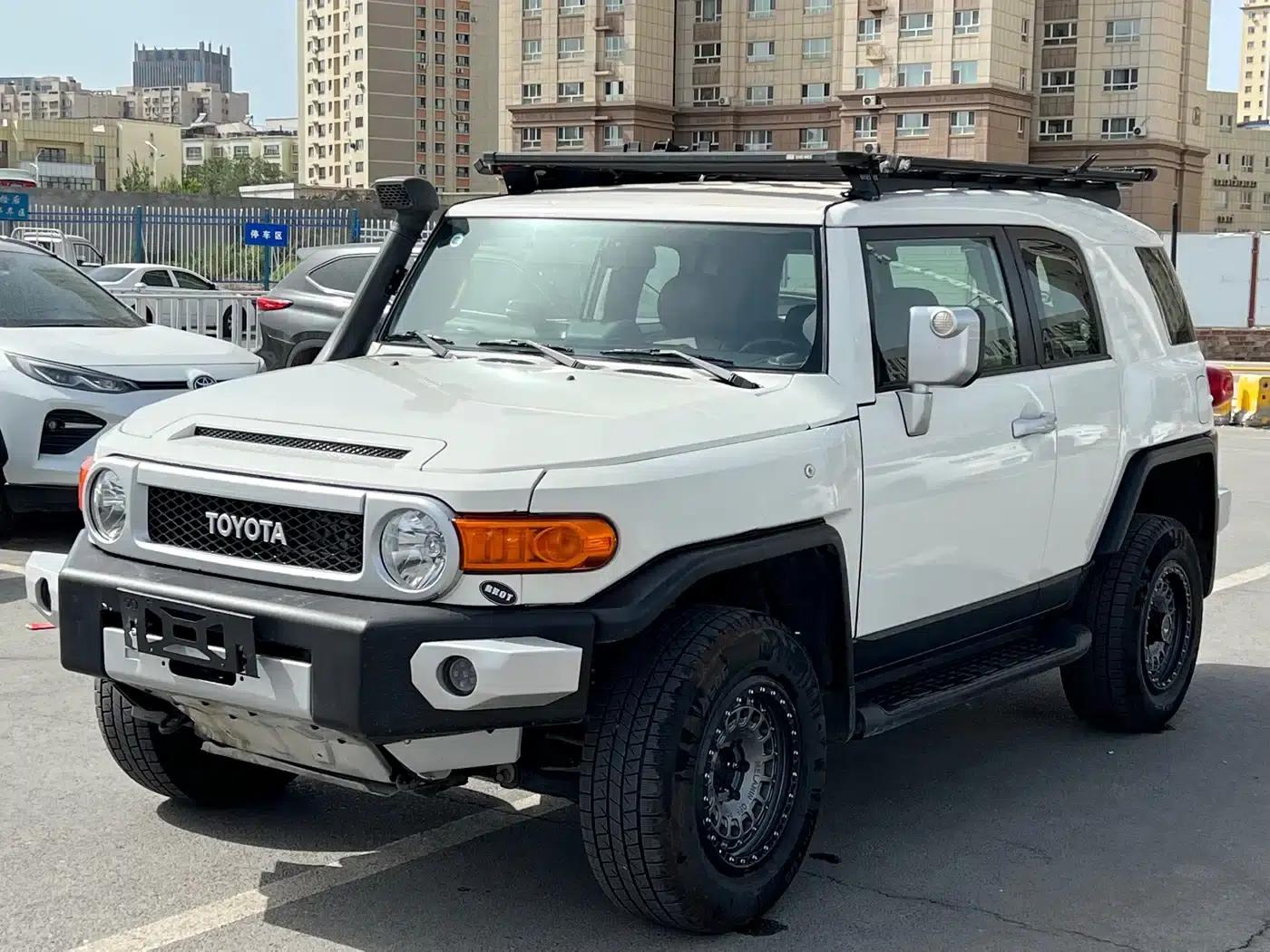 2024 FJ Cruiser 4.0L Middle East Edition — миниатюра 1