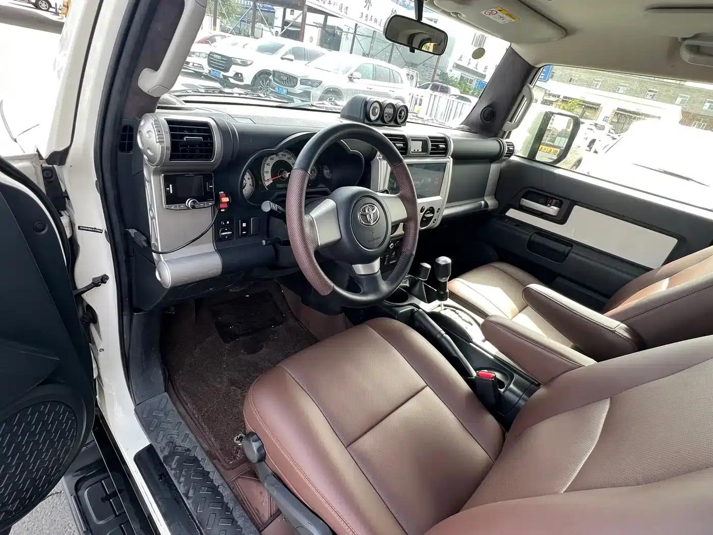 2024 FJ Cruiser 4.0L Middle East Edition — миниатюра 4