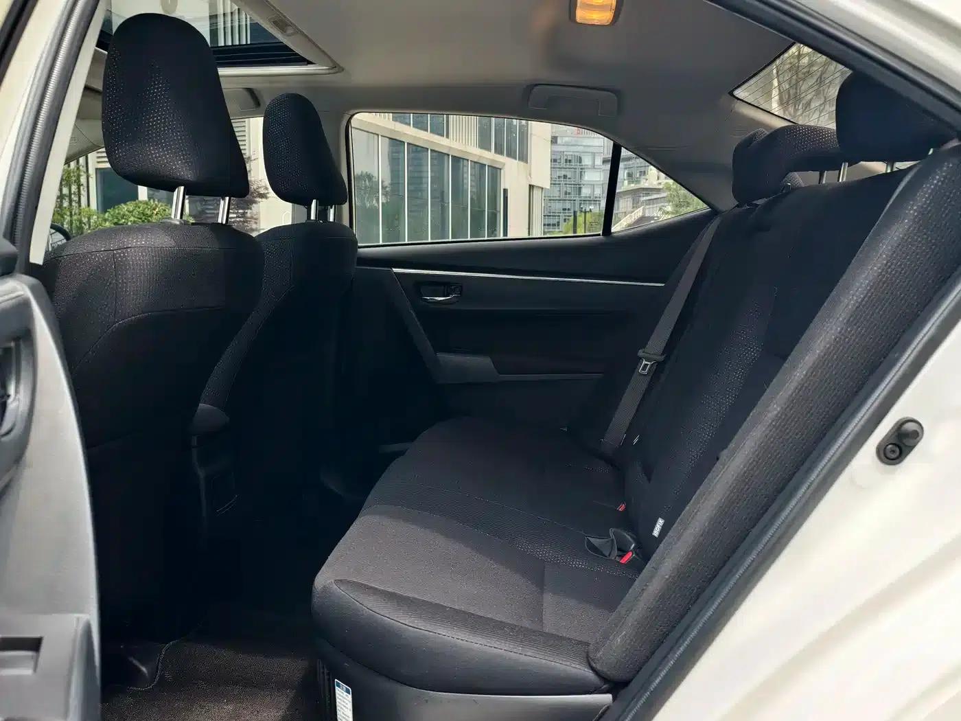 Corolla Hybrid E+ 2019 1.8L E-CVT Leading Edition — миниатюра 24