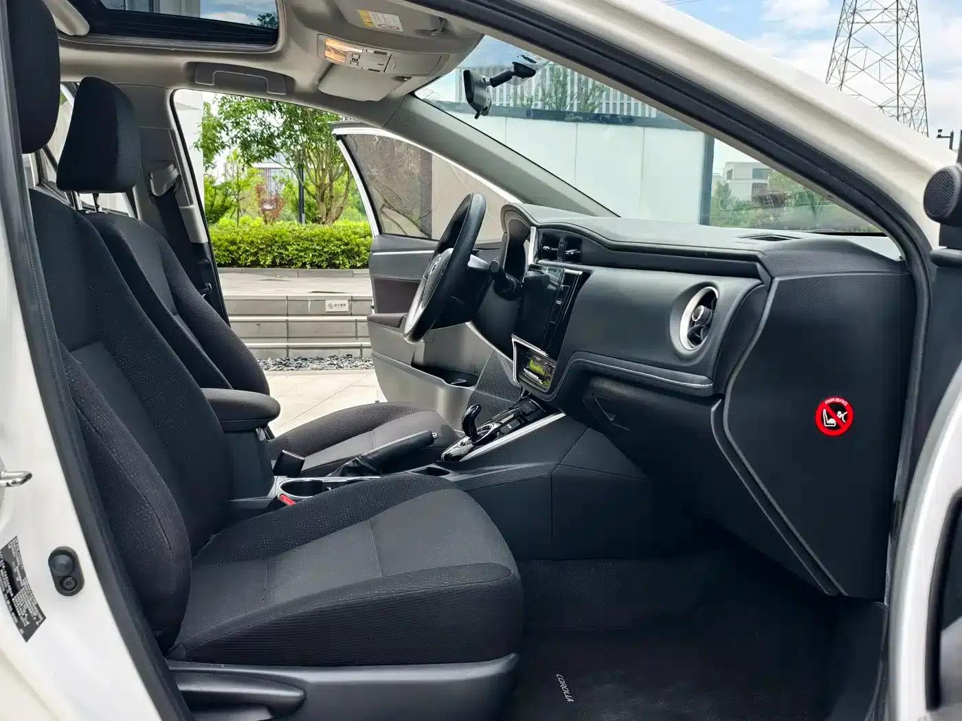 Corolla Hybrid E+ 2019 1.8L E-CVT Leading Edition — миниатюра 25