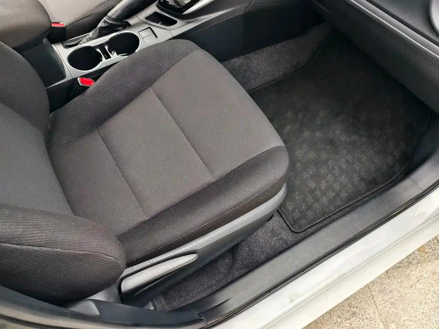 Corolla Hybrid E+ 2019 1.8L E-CVT Leading Edition — миниатюра 28